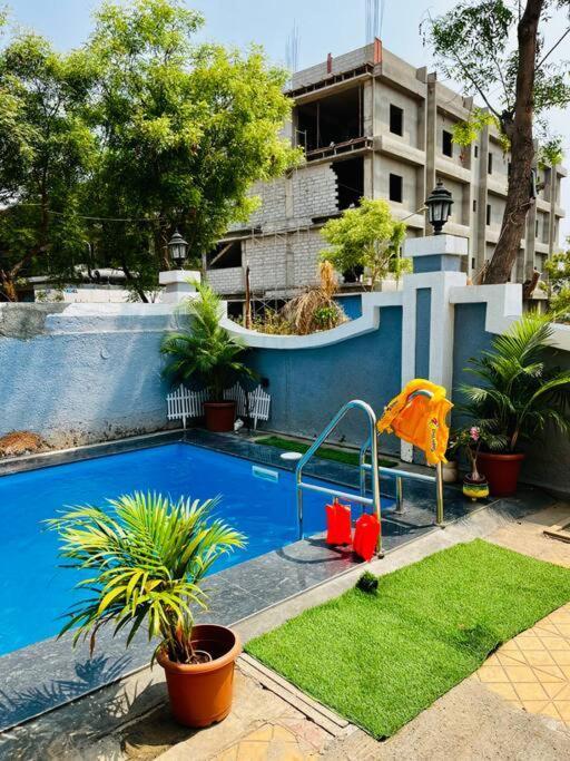 Villa Kings